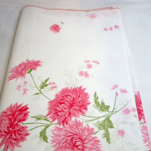 VINTAGE~ HTF~FLANNEL LINED PINK FLORAL PLASTIC TABLECLOTH/ BANQUET ~ 85" X 59" - Picture 1 of 9